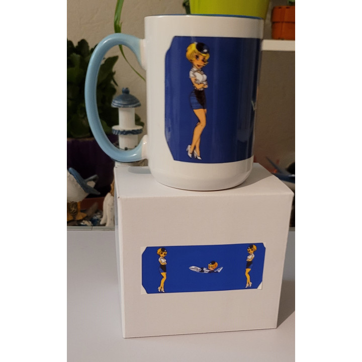 Mug Natacha hotesse de l'air fond bleu avec logo Bardaff en céramique
