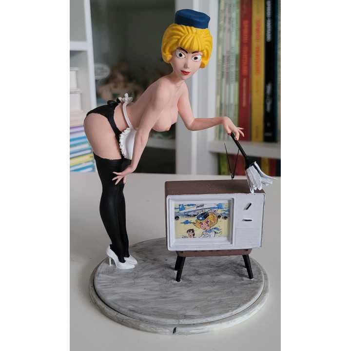 Figurine Sexy Style Natacha Hotesse de l'Air Fait le Ménage en Soubrette Résine