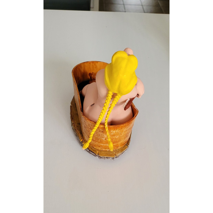 Figurine Sexy Style Bonemine dans son bain Asterix 16 cm en resine