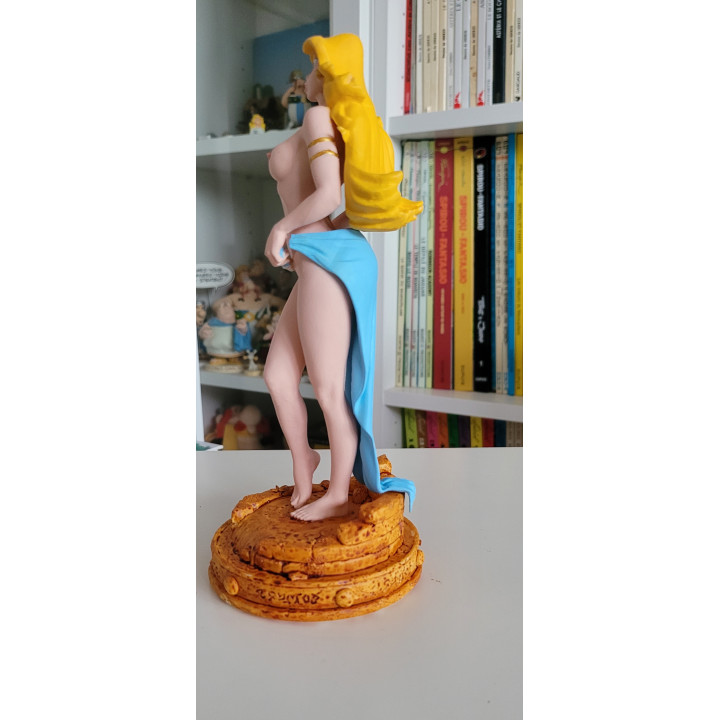 Figurine Sexy Style Falbala fait un Strip Tease Asterix 21 cm en resine