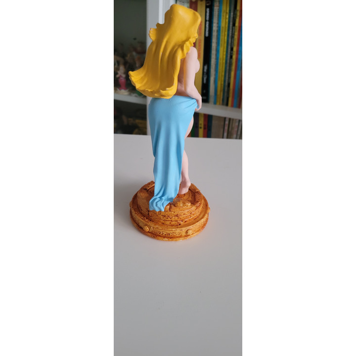 Figurine Sexy Style Falbala fait un Strip Tease Asterix 21 cm en resine
