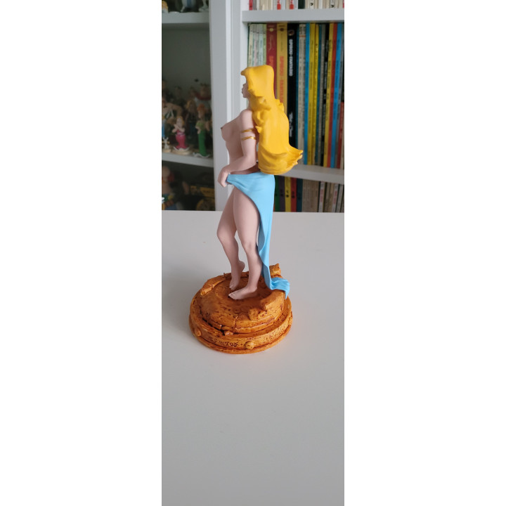 Figurine Sexy Style Falbala fait un Strip Tease Asterix 21 cm en resine