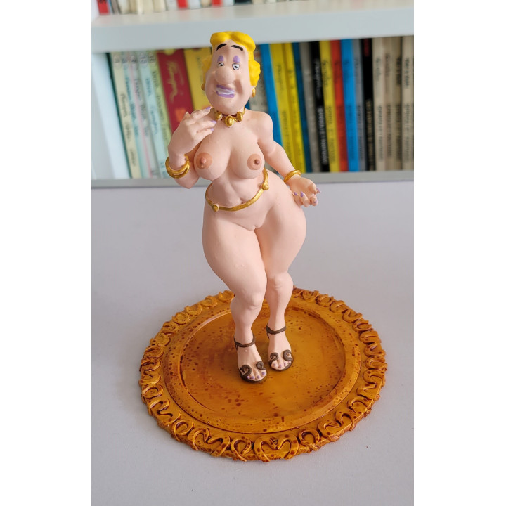 bonemine en version nu integral nous fait profiter de ses courbes sexy