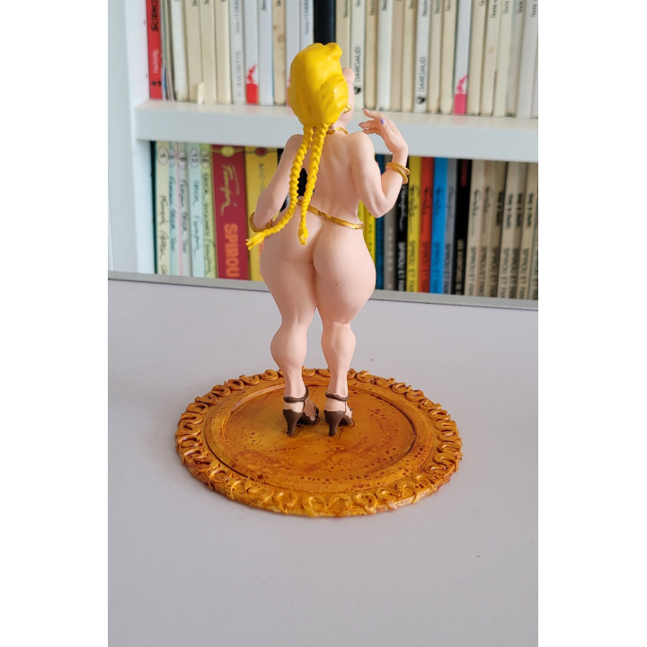 Figurine Style Bonemine Sexy nu intégral Asterix en Résine