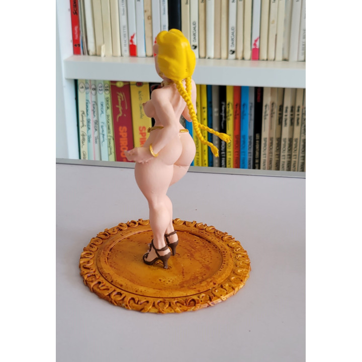 Figurine Style Bonemine Sexy nu intégral Asterix en Résine