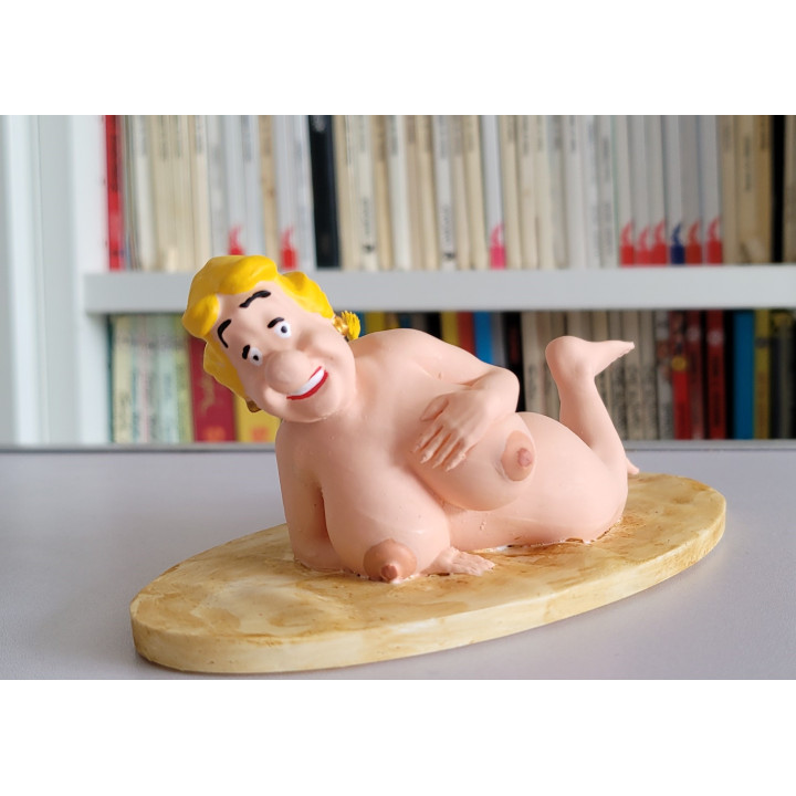 Figurine Style Bonemine Sexy fait bronzette a la plage Asterix en Résine