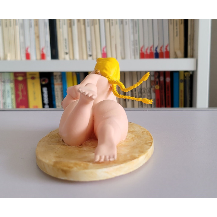 Figurine Style Bonemine Sexy fait bronzette a la plage Asterix en Résine