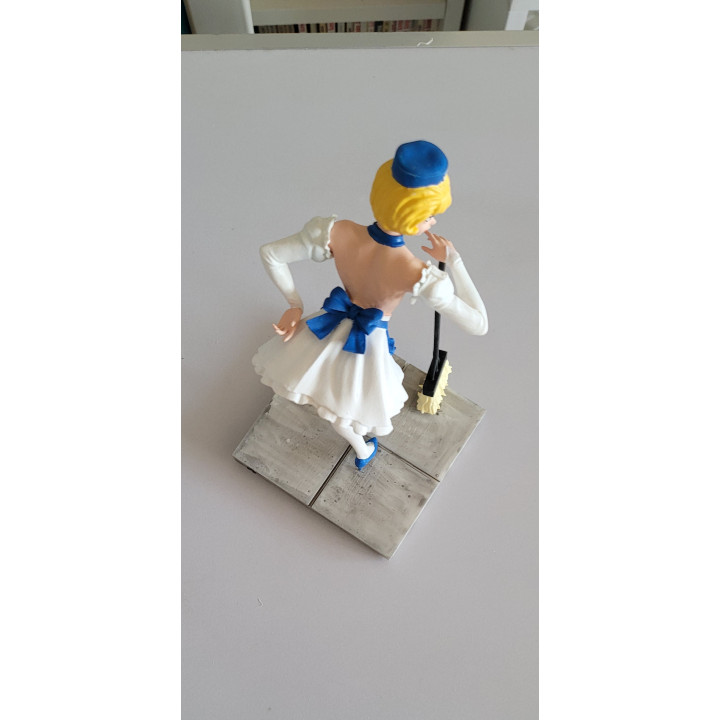 Figurine Sexy Style Natacha Fait le ménage 19cm Walthery Résine