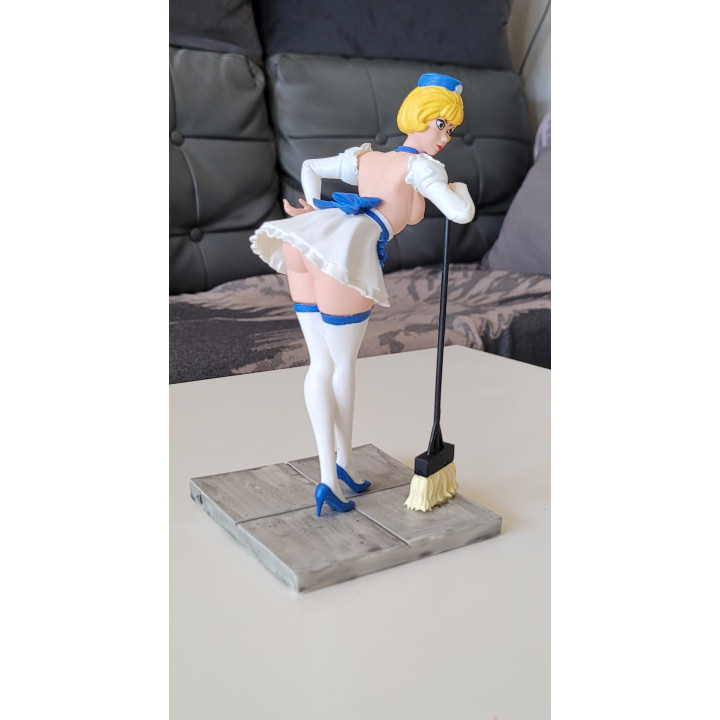 Figurine Sexy Style Natacha Fait le ménage 19cm Walthery Résine