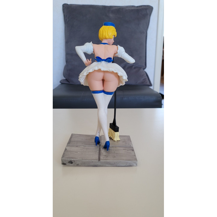 Figurine Sexy Style Natacha Fait le ménage 19cm Walthery Résine