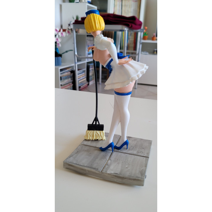 Figurine Sexy Style Natacha Fait le ménage 19cm Walthery Résine