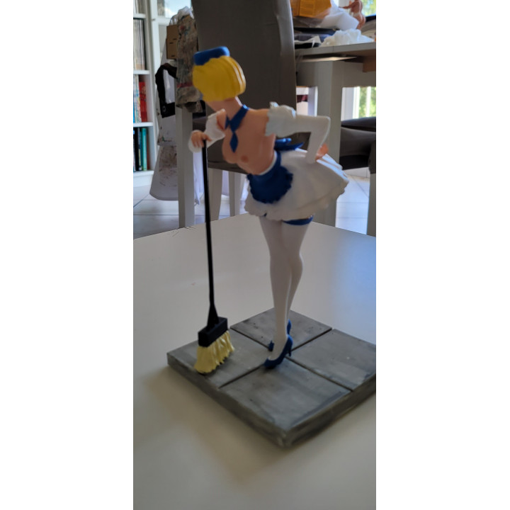 Figurine Sexy Style Natacha Fait le ménage 19cm Walthery Résine