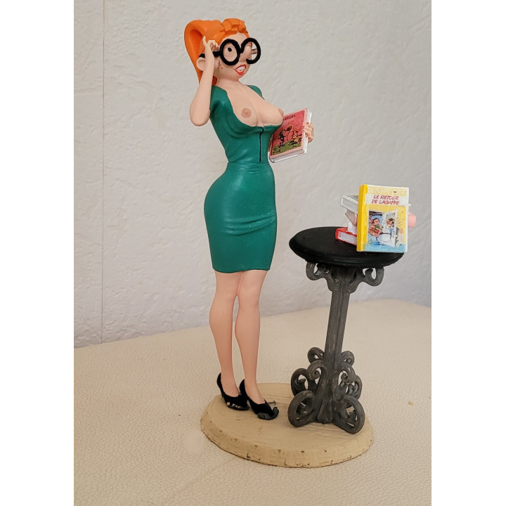 Figurine Sexy Style Mademoiselle Jeanne Secrétaire en robe verte Gaston Lagaffe 19 cm