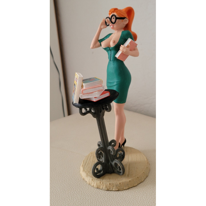 Figurine Sexy Style Mademoiselle Jeanne Secrétaire en robe verte Gaston Lagaffe 19 cm