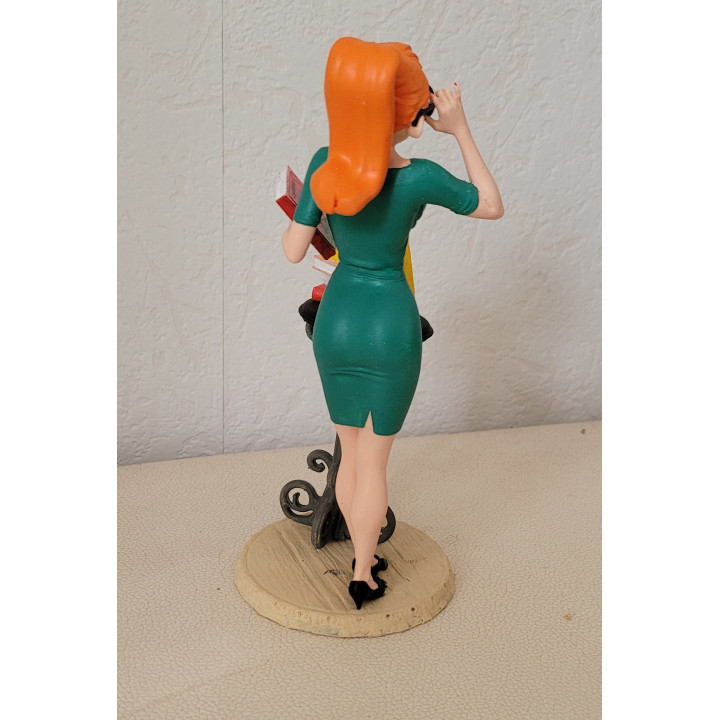 Figurine Sexy Style Mademoiselle Jeanne Secrétaire en robe verte Gaston Lagaffe 19 cm